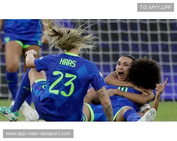 哥伦比亚女足在巴黎奥运会上获得银牌，成就辉煌，哥伦比亚足球美女